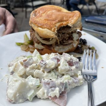 McKenzie Station Pub - Tri tip burger - Pubs Near Me - McKenzie Bridge, Oregon
