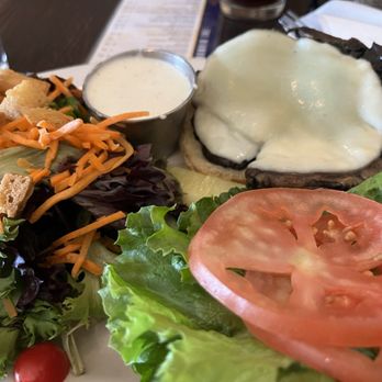 Diamondback Grill - Portobello burger and side salad - Wine Bars Near Me - Sonora, California