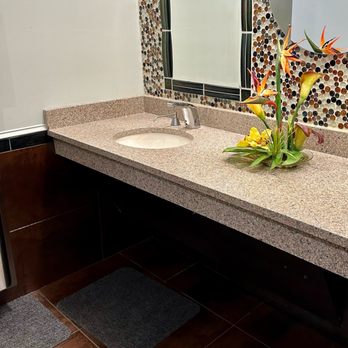 Unclaimed Baggage - Super clean bathroom, floor was spotless! - Luggage Near Me - Scottsboro, Alabama Unclaimed Baggage - Super clean bathroom, floor was spotless! - Luggage Near Me - Scottsboro, Alabama