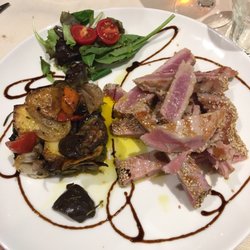 Fappani - Perfectly grilled tuna with vegetables. The tuna was amazing but rosemary that was in the vegetables didn't go well with it at al.