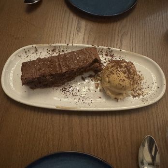 Catria Cucina and Bar - Chocolate cake - Italian Near Me - New York, New York Catria Cucina and Bar - Chocolate cake - Italian Near Me - New York, New York