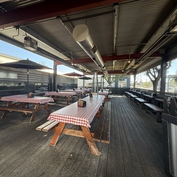 Salty's BBQ & Catering - patio seating - Caterers Near Me - Bakersfield, California