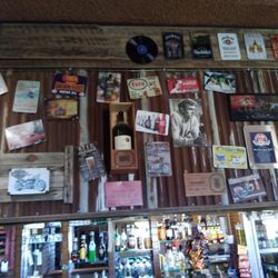 Nar Nar Goon Hotel - Decorations