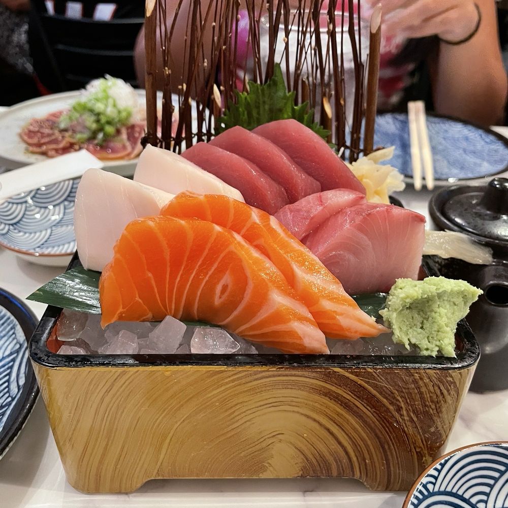Akami Sushi Bar - Sashimi appetizer - Sushi Bars Near Me - Apex, North Carolina