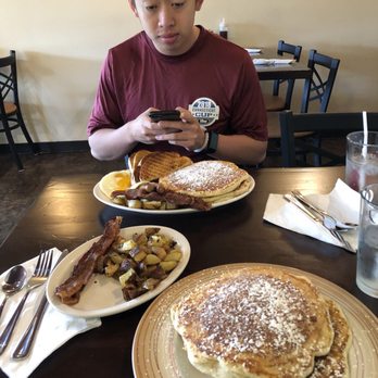 Breakfast at Angelo’s - Cafes Near Me - Newington, Connecticut