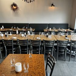 Bistro Certo - Dining area near windows