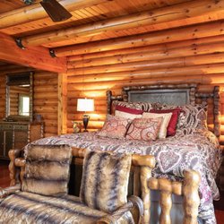 Enchanted Forest Luxury Cabin - Master bedroom