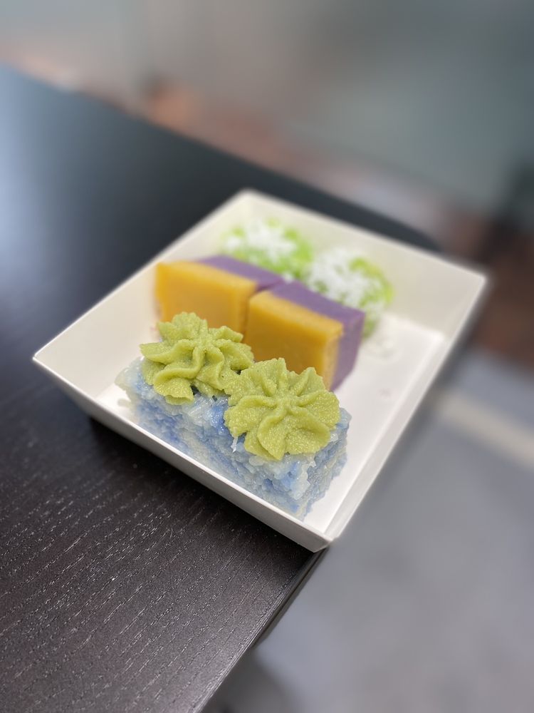 Food from Kuih Cafe