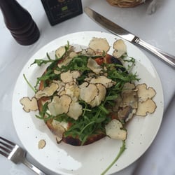 La Goccia d'Olio - La pizzette de rucola et truffe noir. C'est magnifique!