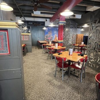 Sawatdee Thai Restaurant - Minneapolis - Seating - Thai Near Me - Minneapolis, Minnesota