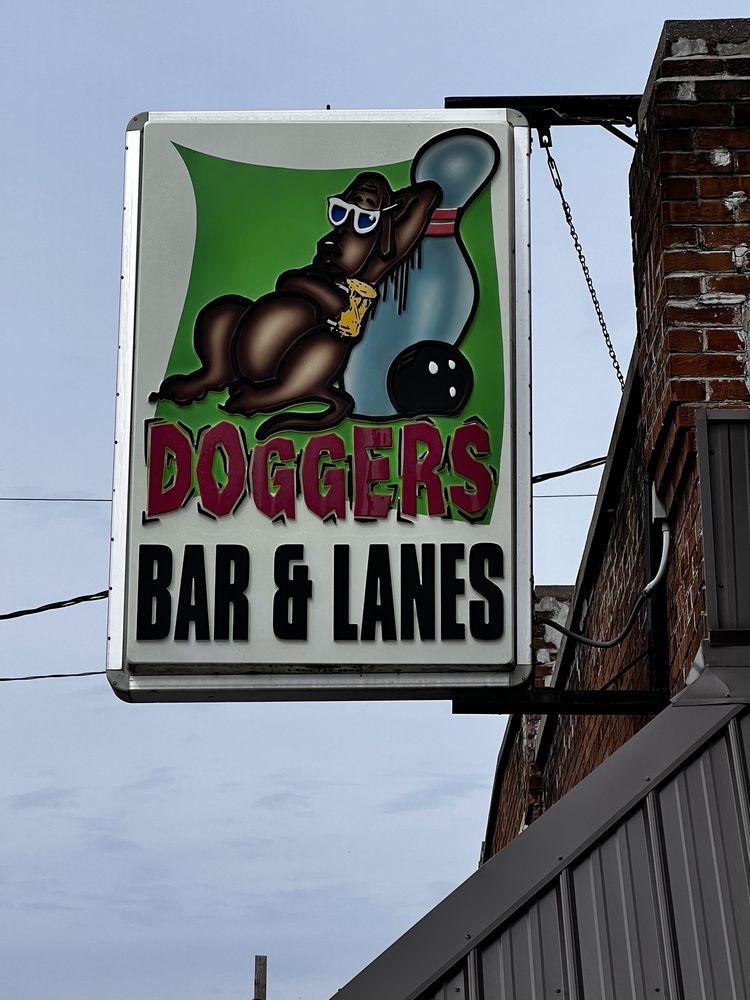 Dogger's Bar & Lanes Logo