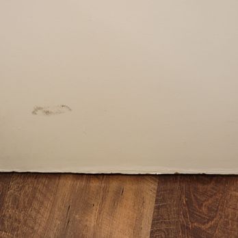 Temecula Creek Inn - Bottom of bathroom door. - Golf Near Me - Temecula, California