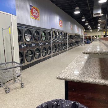 Valencia Express Laundry - Clean! Lots of space! - Laundry Services Near Me - Valencia, California