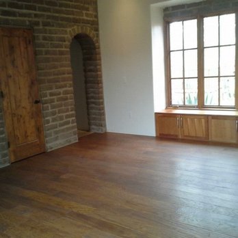 DPS Flooring - an empty room with a window - General Contractors Near Me - Phoenix, Arizona
