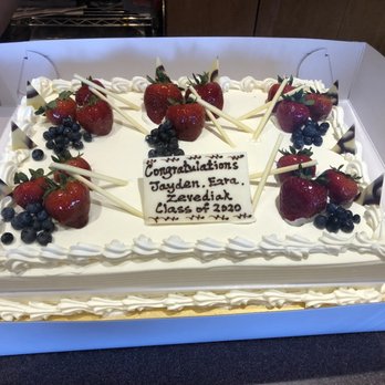 Elvin's Bakery - Strawberry short cake with bananas - Bakeries Near Me - Honolulu, Hawaii Elvin's Bakery - Strawberry short cake with bananas - Bakeries Near Me - Honolulu, Hawaii