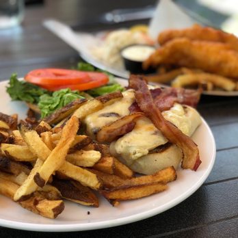 Idletyme - Chicken BLT Sandwich and Fish & Chips - American Near Me - Stowe, Vermont Idletyme - Chicken BLT Sandwich and Fish & Chips - American Near Me - Stowe, Vermont