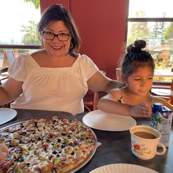 Tandoori Slice - Half Drs Moines, half Chicken Pesto - Pizza Near Me - Des Moines, Washington