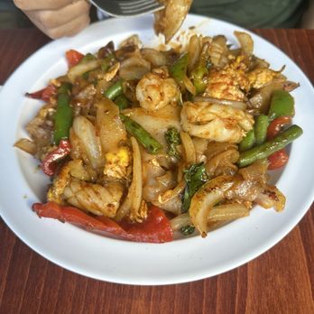Spice Thai Bistro - L- Kee Mao (Drunken Noodle) with Calamari - Thai Near Me - Red Bank, New Jersey Spice Thai Bistro - L- Kee Mao (Drunken Noodle) with Calamari - Thai Near Me - Red Bank, New Jersey