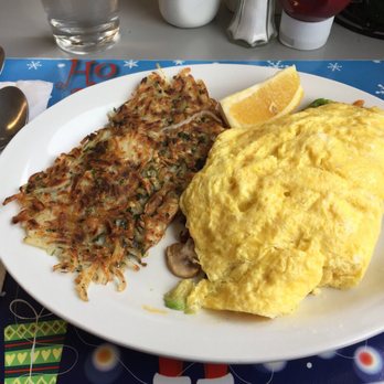 Lighthouse Cafe - Bacon & Avocado Omelette - Breakfast & Brunch Near Me - Sausalito, California