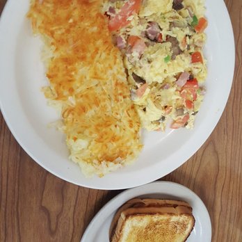 Chelan Cafe - Chelan Scramble (eggs, ham, mushrooms, green peppers, onions, tomatoes), hash browns, sourdough toast - Breakfast & Brunch Near Me - Seattle, Washington Chelan Cafe - Chelan Scramble (eggs, ham, mushrooms, green peppers, onions, tomatoes), hash browns, sourdough toast - Breakfast & Brunch Near Me - Seattle, Washington