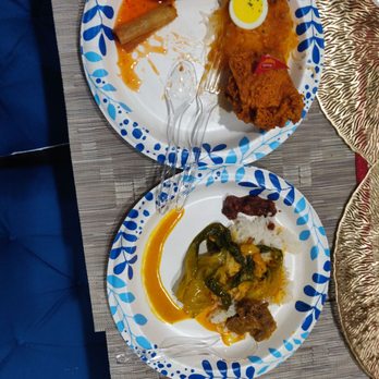 Goldilocks - You can see the thin kare kare and had to put loads of bagoong.  Some lumpia has spoiled fillings kadiri - Bakeries Near Me - Las Vegas, Nevada
