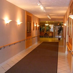 The Grove of Skokie - The open, clean hallways at the Grove of Skokie