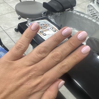 Cheri Nail Bar - Nail Salons Near Me - Asheville, North Carolina