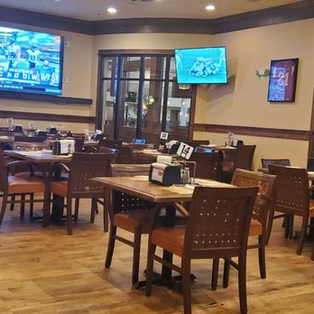 Boss' Pizza & Chicken - Interior of the restaurant - Pizza Near Me - Urbandale, Iowa