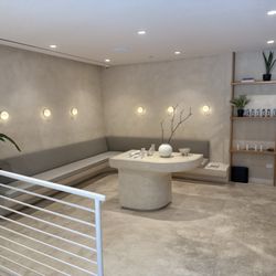 Peachy Williamsburg - The reception area