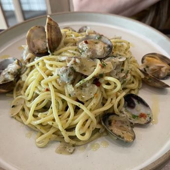 Mona Pasta Bar - Spaghetti alle Vongole - Italian Near Me - Los Angeles, California Mona Pasta Bar - Spaghetti alle Vongole - Italian Near Me - Los Angeles, California