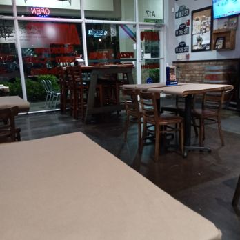 Amici's Pizza Cafe - Inside - Italian Near Me - Coconut Creek, Florida