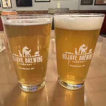 RocknGrapes - High Hatter Pineapple Heff (HUDL) and Atomic Duck (Able Baker) - Wine Bars Near Me - Henderson, Nevada