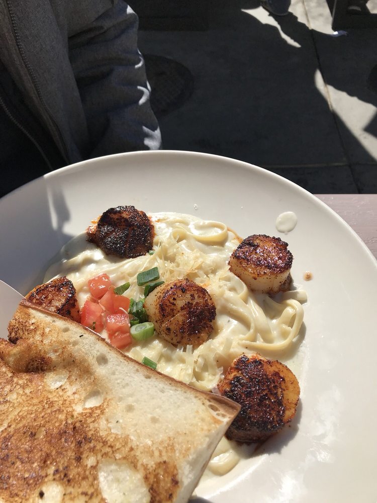 Order Fettuccine Alfredo With Blackened Sea Scallops food online from Phil's Fish Market and Eatery store, Moss Landing on bringmethat.com