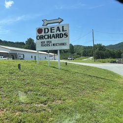 Deal Apple Orchards - Here's your sign!