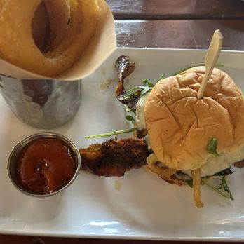 Finneys Crafthouse - Porter Ranch - A5 Wagyu Burger - New American Near Me - Porter Ranch, California