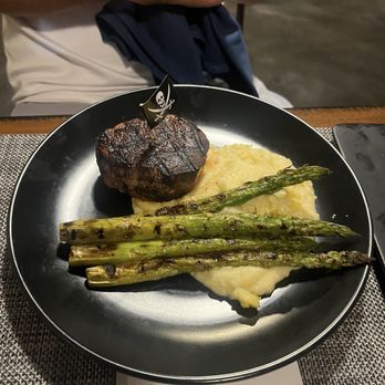 Drift on Mill - Filet mignon with asparagus & mashed potatoes - Cocktail Bars Near Me - Bristol, Pennsylvania