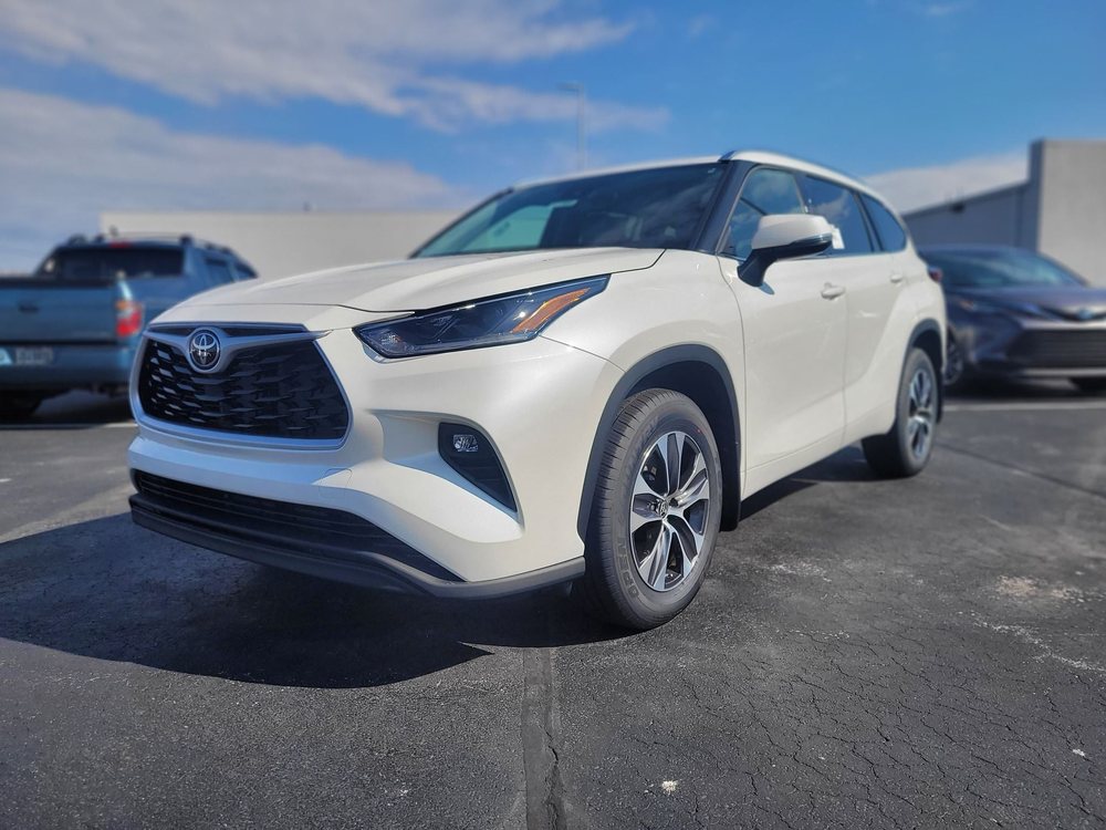 THAYER TOYOTA Updated September 2024 13 Photos 1225 N Main St, Bowling Green, Ohio Auto