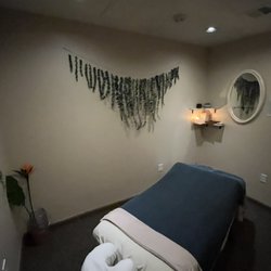 Hale Massage Therapy - Massage treatment room