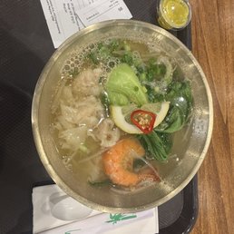 18. 새우 완탕면 / Shrimp Wonton Noodle Soup