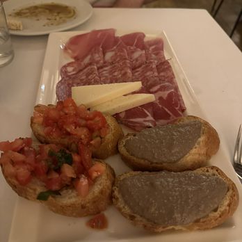 Trattoria dall'Oste - Assorted meats & cheeses - Trattorie Near Me - Florence, FI Trattoria dall'Oste - Assorted meats & cheeses - Trattorie Near Me - Florence, FI