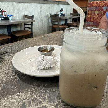Another Broken Egg Cafe - Breakfast & Brunch Near Me - Fishers, Indiana