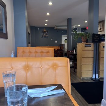 Rice Pot Thai Cuisine - Inside dining area - Thai Near Me - New Haven, Connecticut