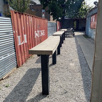 Royals Hot Chicken - Outdoor counter dining is available - American Near Me - Louisville, Kentucky