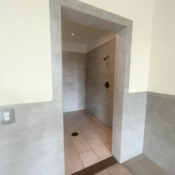 Holiday Inn Hotel & Suites Tupelo North - Pool Shower