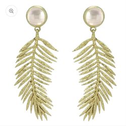 Pretty Woman Fine Lingerie - Designer jewelry
-18K gold plated leaf earring with stone post
- Measures 2 inches
- Made in Brazil