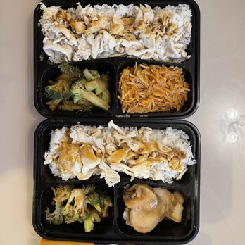 7 Elephants - Chicken rice box $11.95 comes with a free drink during promotion - Thai Near Me - New York, New York