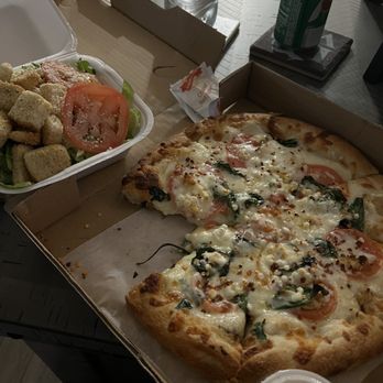 Picatta - Spinach and garlic pizza and a small Caesar salad. Delish!! - Pizza Near Me - Houston, Texas Picatta - Spinach and garlic pizza and a small Caesar salad. Delish!! - Pizza Near Me - Houston, Texas