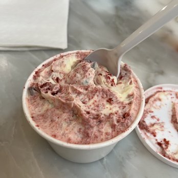 Magnolia Bakery - Red Velvet Banana Pudding Small to go - Bakeries Near Me - Chicago, Illinois