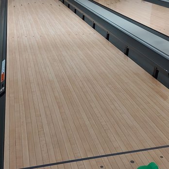 Elite Bowling - Zwei der 20 Bahnen und die Kinder Ballrutsche. - Bowling Near Me - Bielefeld, NW Elite Bowling - Zwei der 20 Bahnen und die Kinder Ballrutsche. - Bowling Near Me - Bielefeld, NW