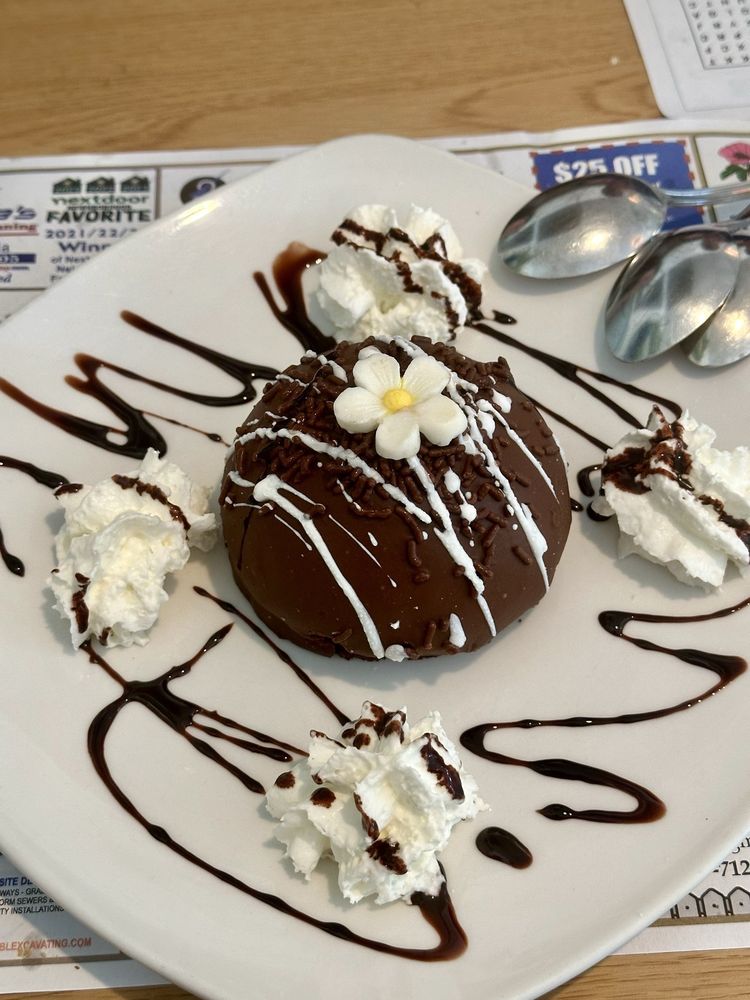 PIZZA PALACE Updated October 2024 56 Photos & 72 Reviews 1283